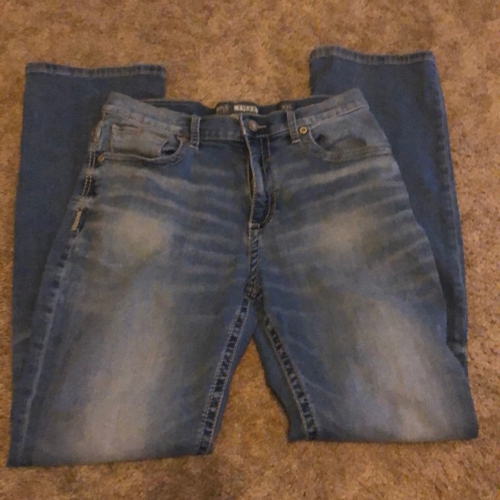 Men BKE 33L straight leg jeans.